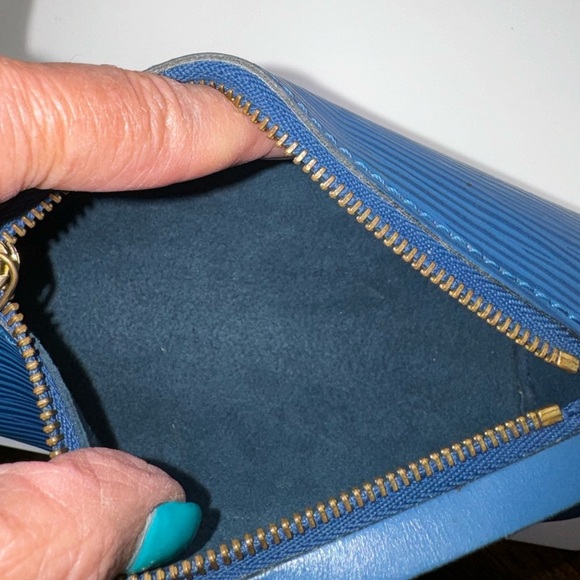 Louis Vuitton - mini Papillon pouch - excellent used condition - Blue Epi - Picture 8 of 14